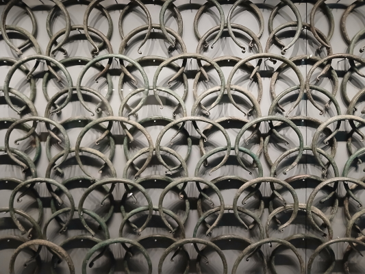 Bécsi Természettudományi Múzeum érdekes leletek patkó alakú félkörök