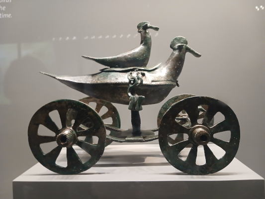 Bécsi Természettudományi Múzeum érdekes leletek szekér madarakkal